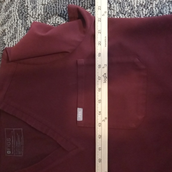 Figs Technical Collection V-Neck Top One Pocket Catarina Burgundy Size Xl Women - Picture 7 of 9